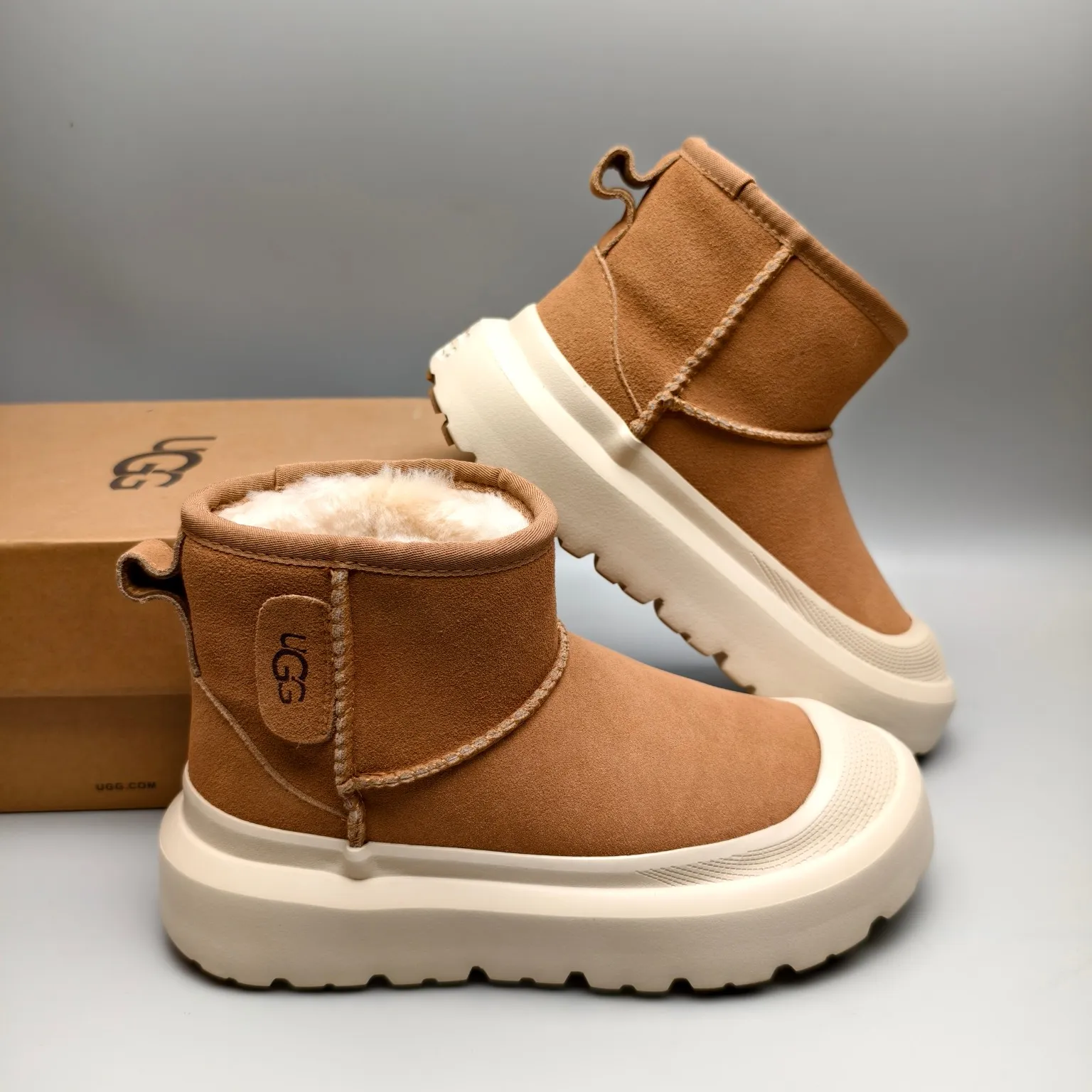 💰560 UGG sheepskin all-in-one snow boots 8354 classic waterproof rubber sole color: white maroon matching size: 35-40